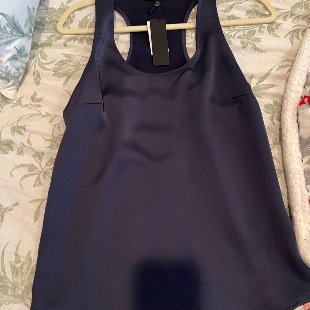 NWT!! Banana Republic Scoop Neck tank style shirt - Picture 2 of 4